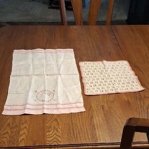 Vintage Embroidered Tea Towel & Crocheted Wash Cloth.‎
